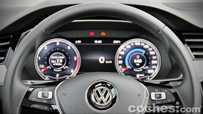 Volkswagen_Passat_2.0TDI_BMT_038