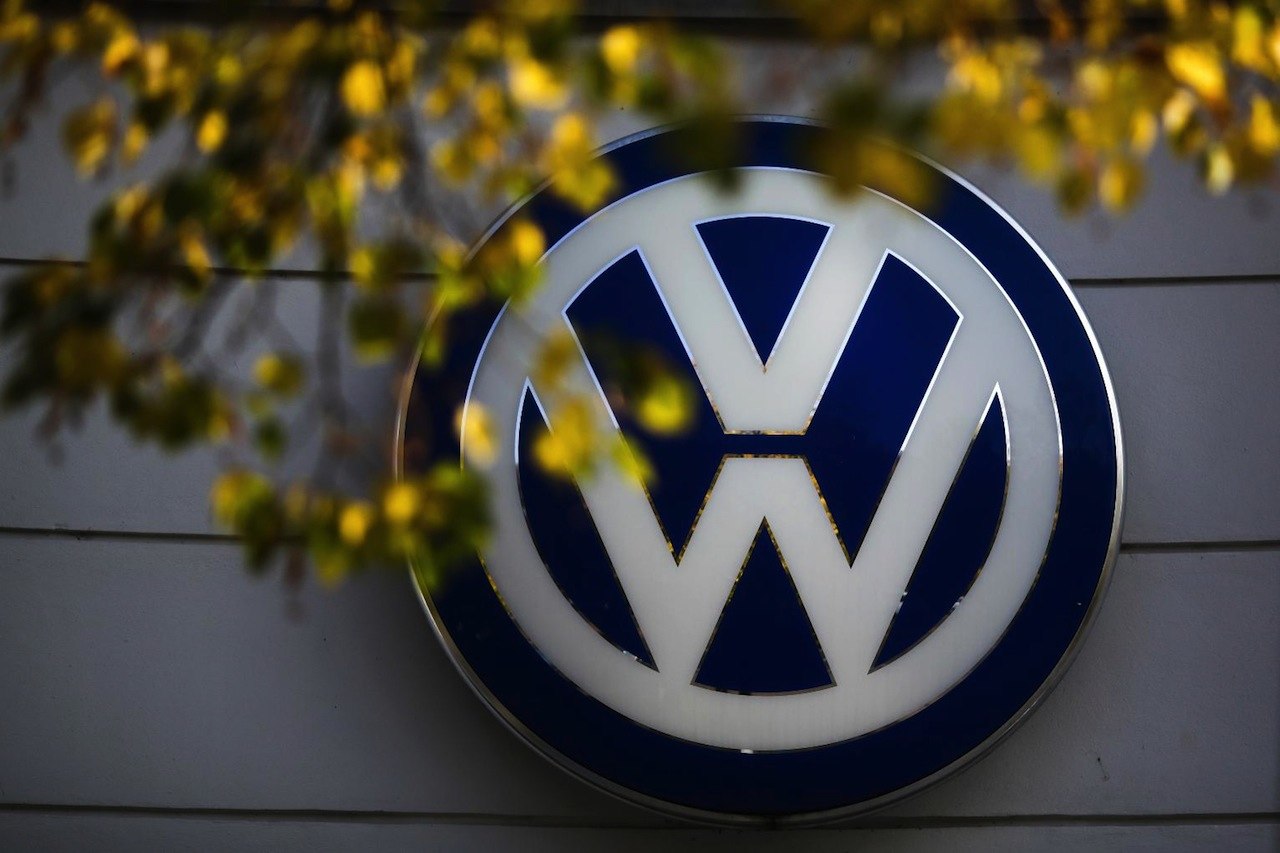 Volkswagen logo pared