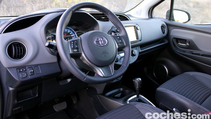 Toyota Yaris Hybrid interior prueba 5