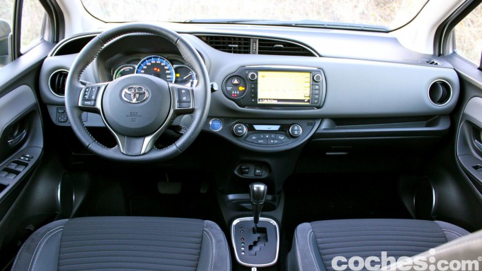 Toyota Yaris Hybrid interior prueba 8