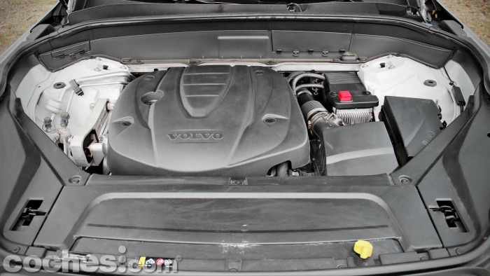 Volvo_XC90_D5_AWD_044