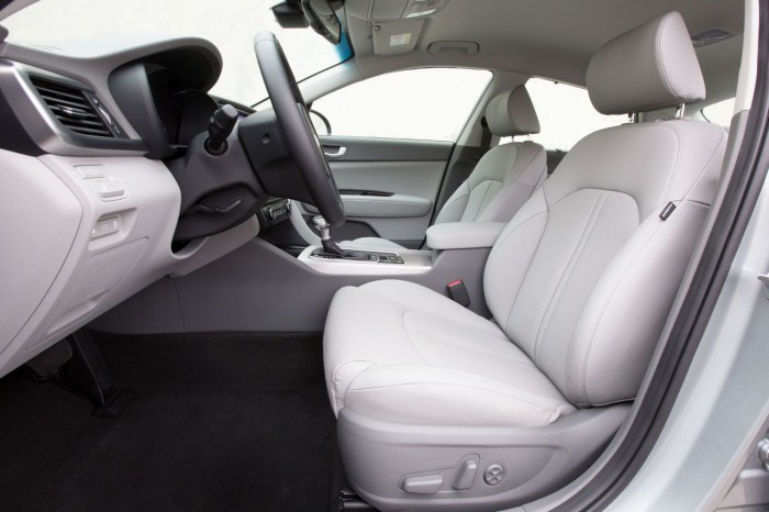 Kia Optima Plug-in Hybrid 2017 interior 02