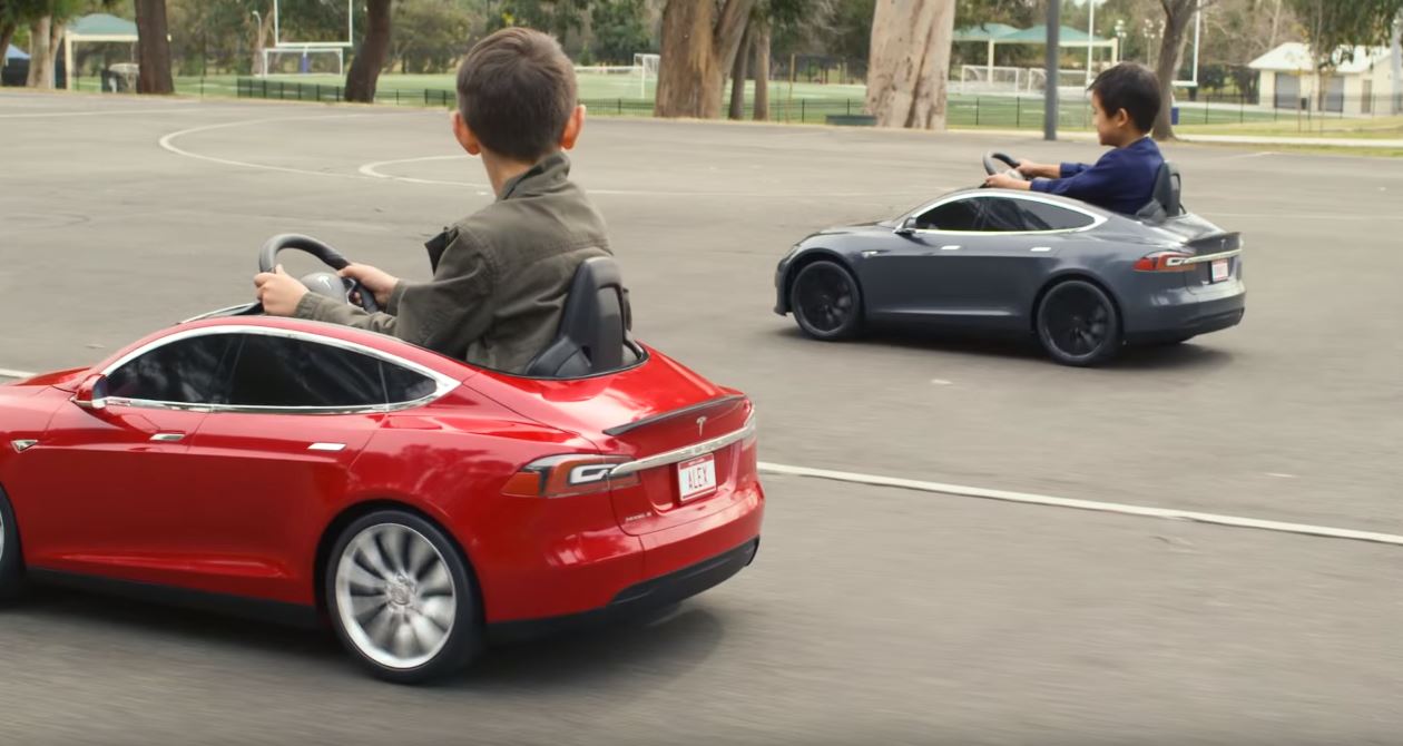 Licuar foro dinosaurio Tesla Model S para niños, el juguete más exclusivo del mundo