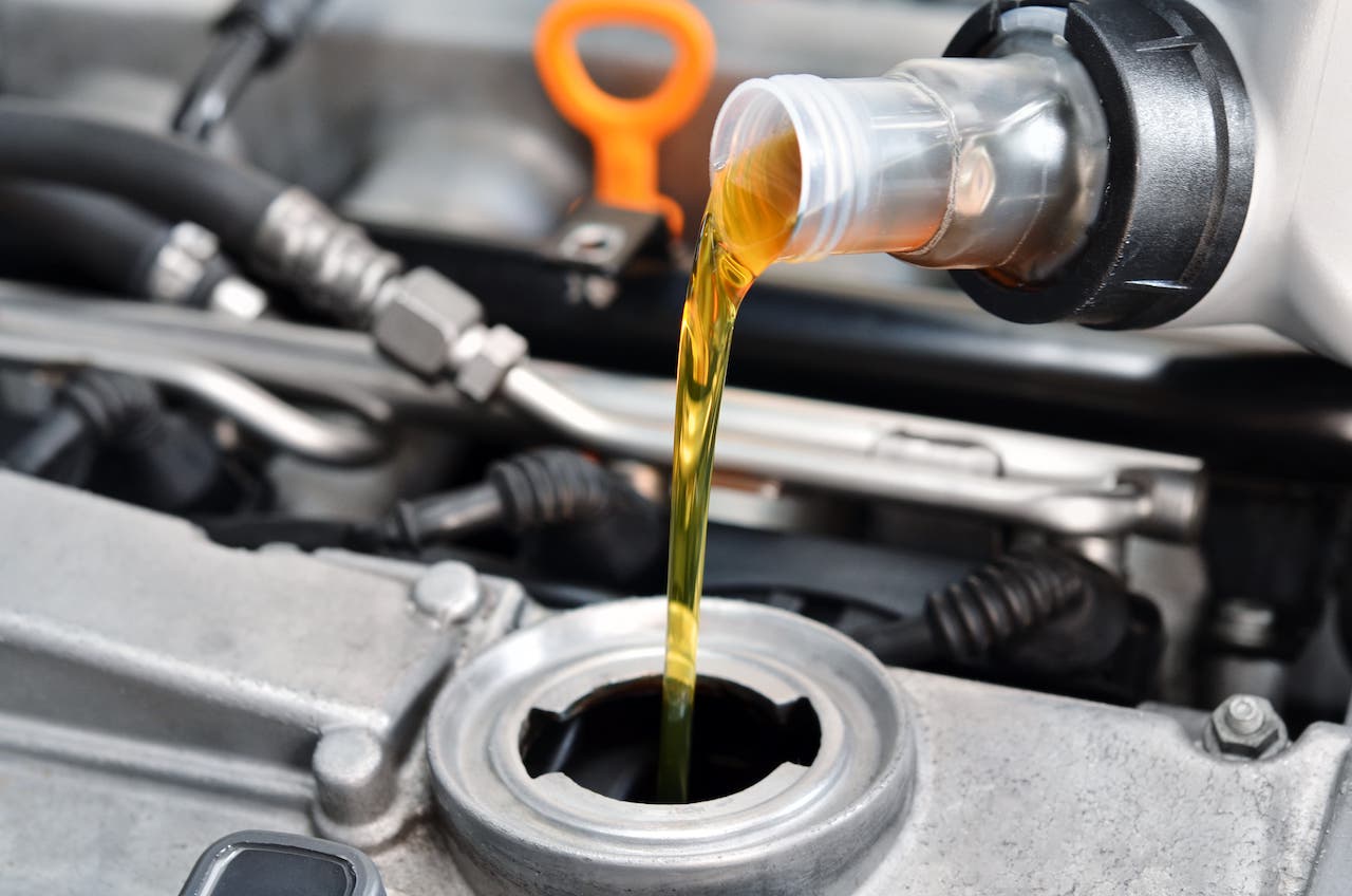 Por qué un coche consume aceite?
