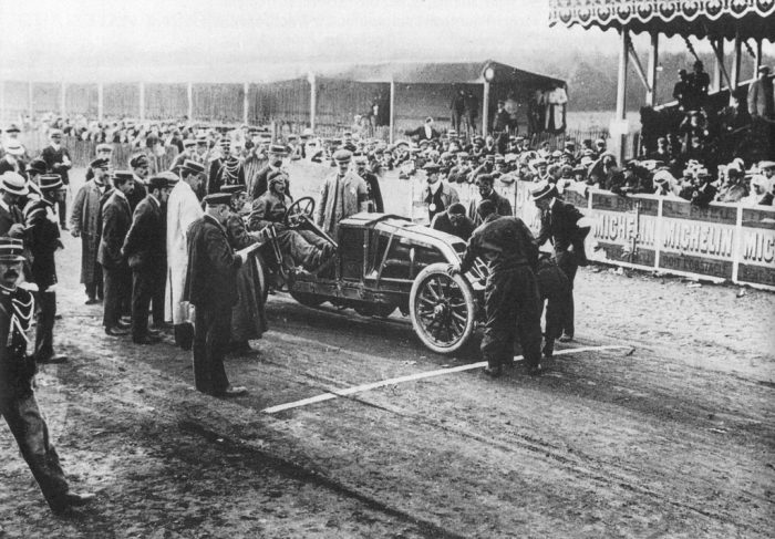 Así eran las primeras carreras de coches de la historia
