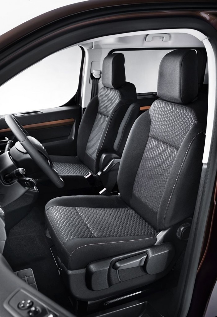 Toyota Proace Verso 2016 interior 04