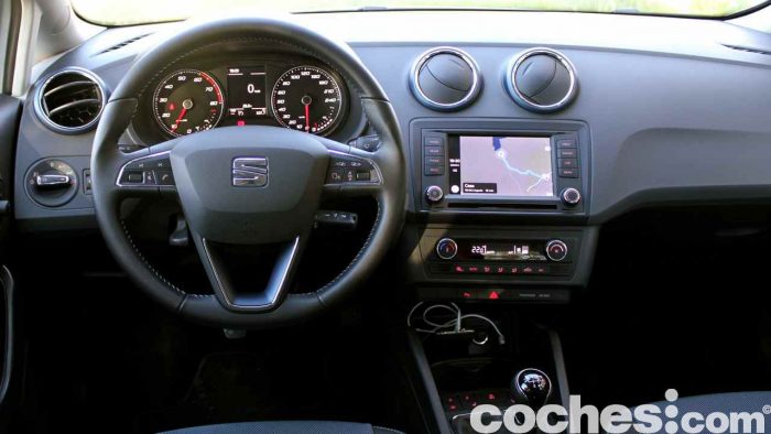 Seat Ibiza Connect 2016 prueba interior 7