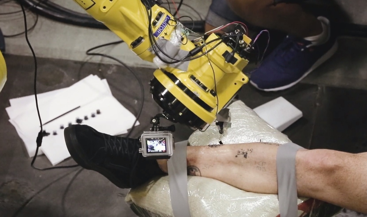 robot industrial que tatúa (1280&#215;757)