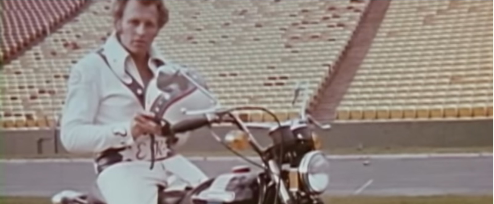 Peter Fonda en una moto