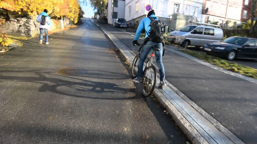 Sanciones de la DGT por no llevar casco en bici o patinete eléctrico:  obligatoriedad y excepciones