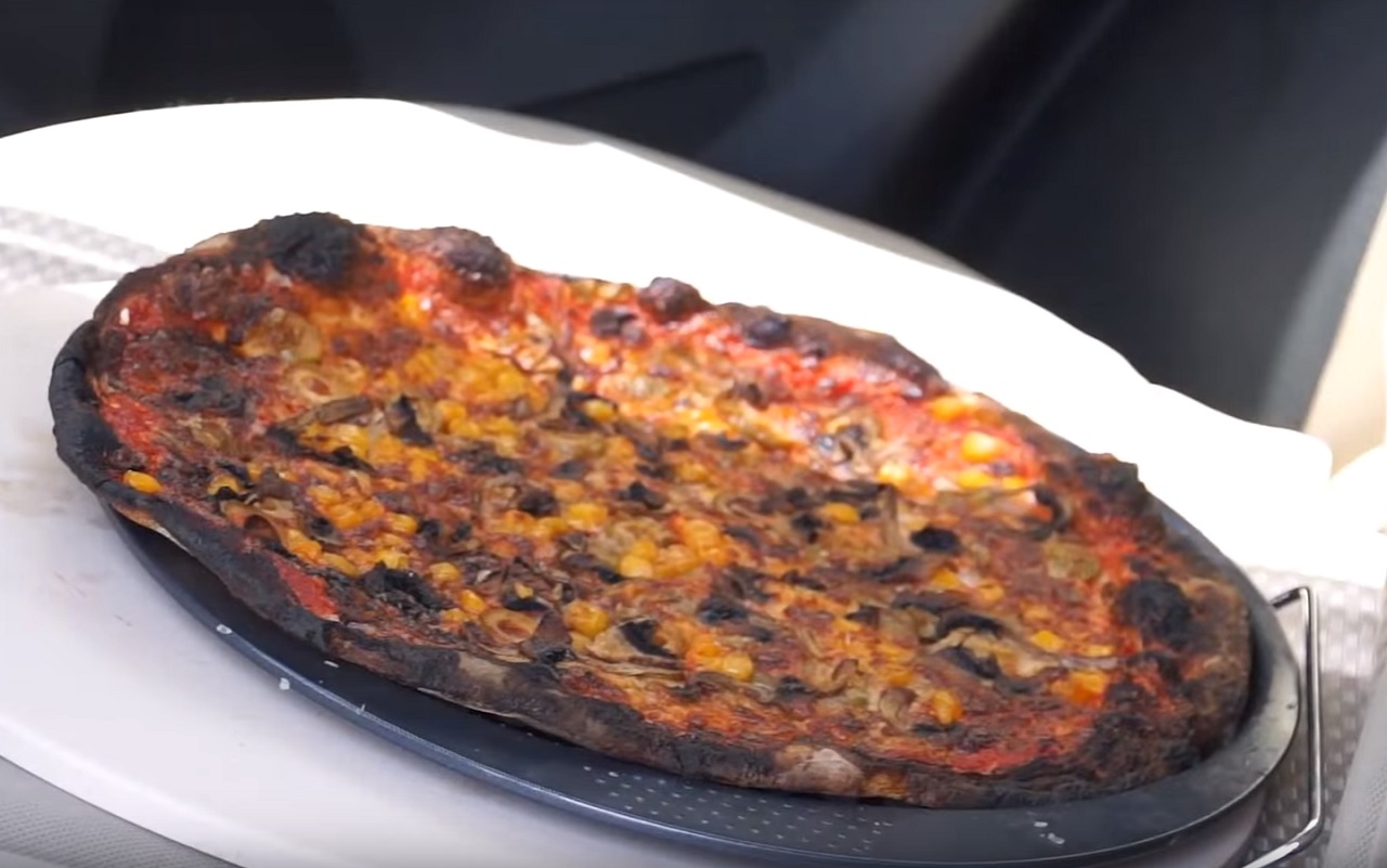 pizza-quemada-coche
