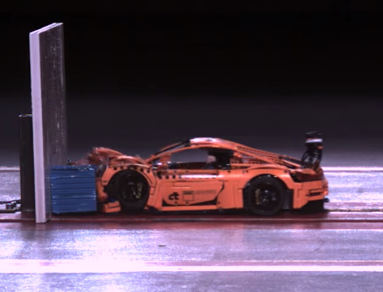 porsche-911-gt3-rs-lego-crash-test