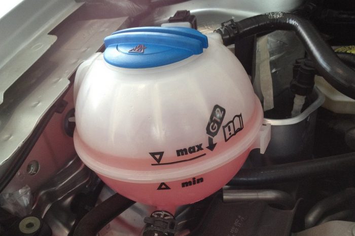 ¿Agua o líquido anticongelante para el sistema de refrigeración de tu coche?