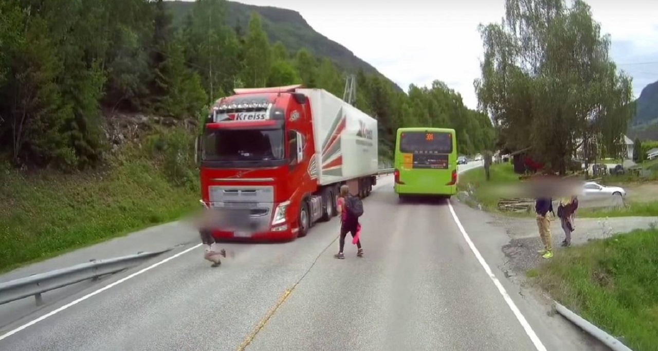 Volvo-truck-emergency-brake-5959-default-large