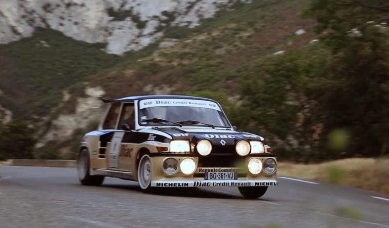 Renault 5 Turbo II en una carretera de lo mejor que veas