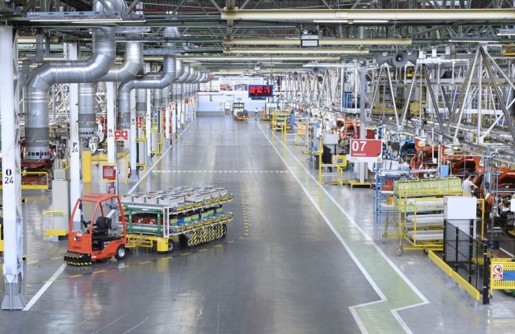 Renault finalmente mantendrá el tercer turno en la fábrica de Valladolid