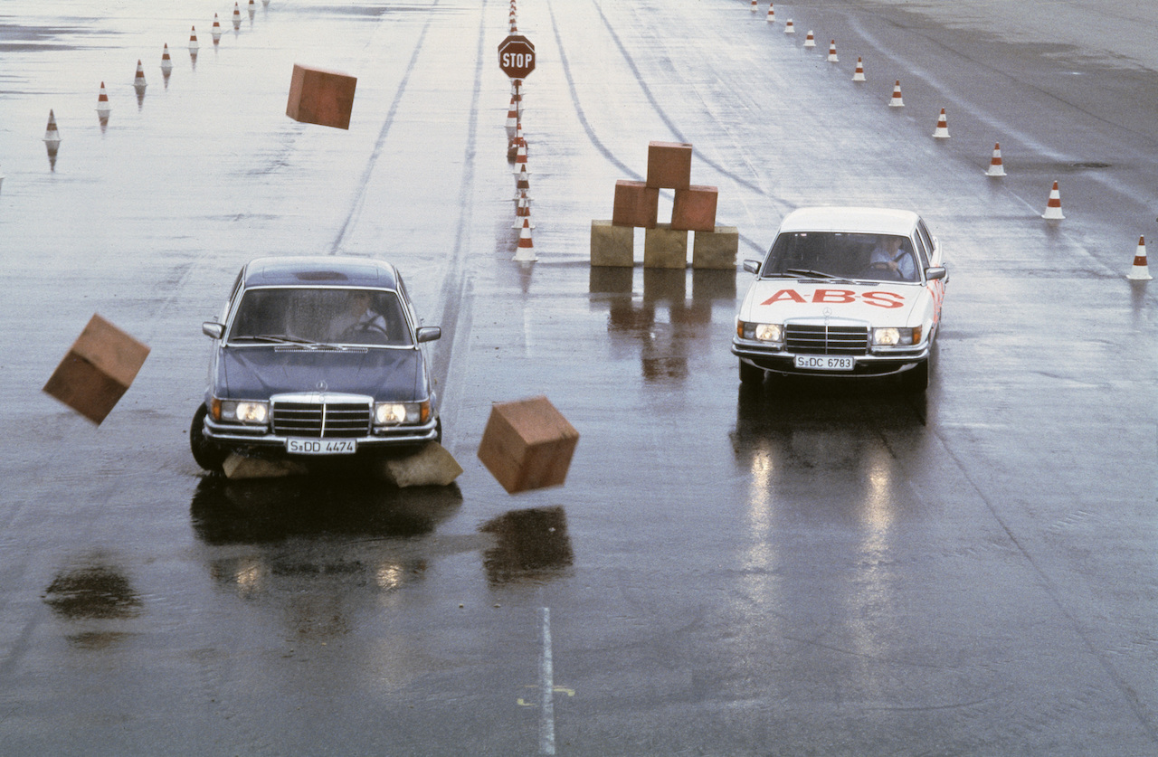 Weltpremiere 1978 in der Mercedes-Benz S-Klasse: 40 Jahre Anti-Blockier-System
