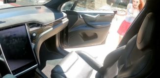La última moda: grabar un vídeo porno con el Autopilot de Tesla