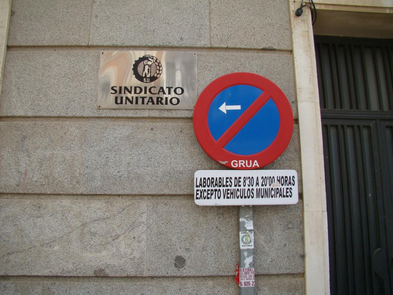 Zonas señalizadas como carga y descarga