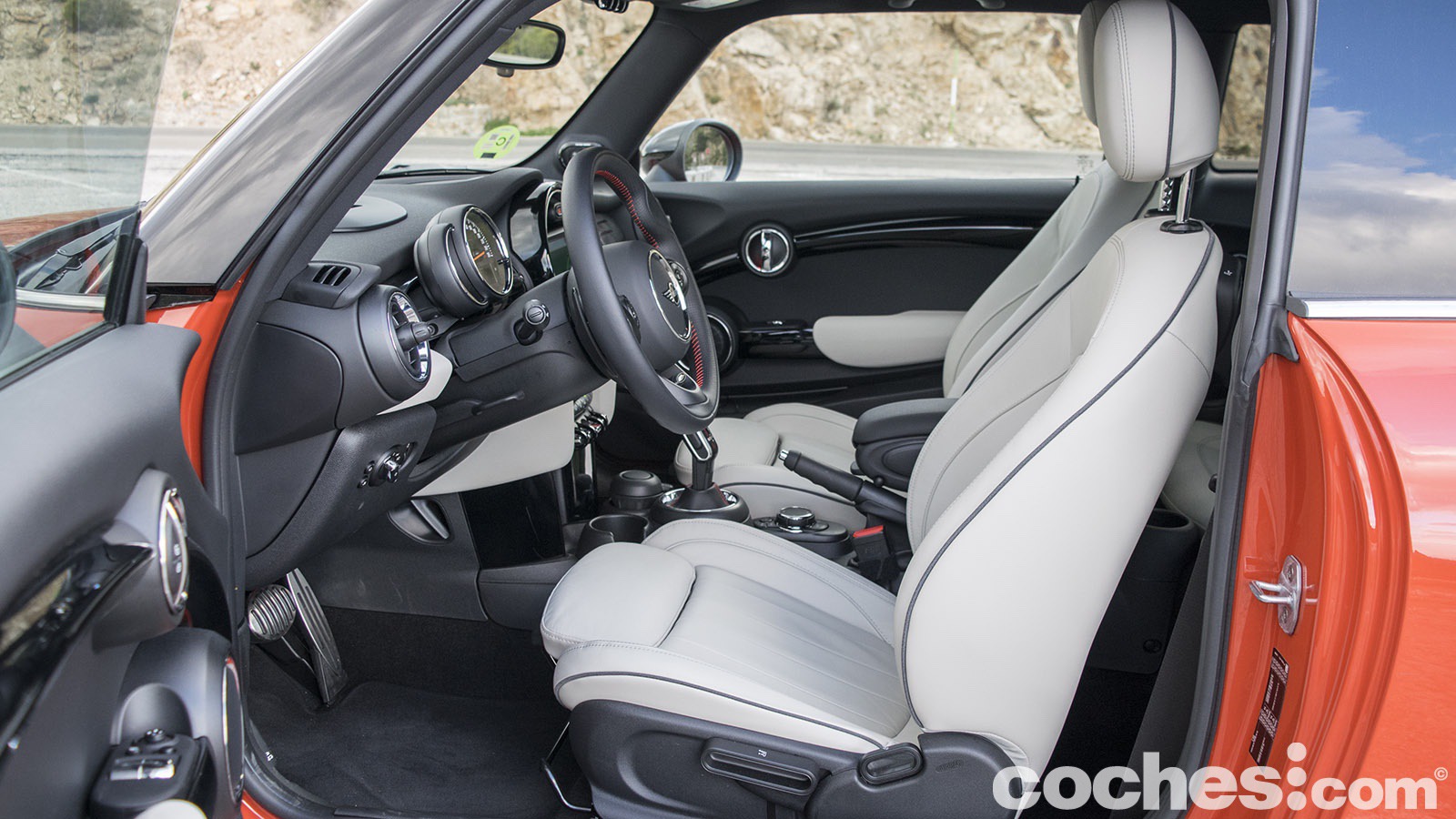 Prueba MINI Cooper S: ¿Cómo un Cooper S con accesorios puede convencerte  más que un JCW?