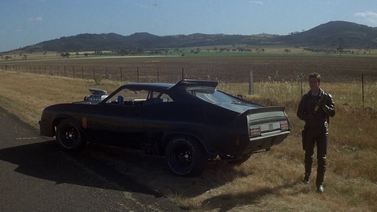 7 Autos Que Se Fabricaron Por Mas Tiempo Del Que Pensabas Mad-Max-V8-Interceptor