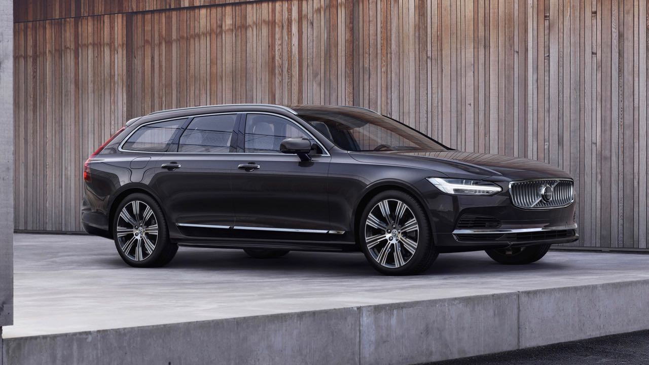 The refreshed Volvo V90 Recharge T8 plug-in hybrid in Platinum Grey