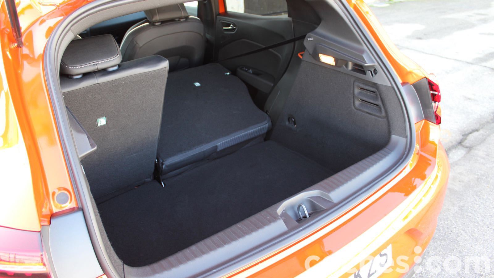 Renault Clio, Interior y maletero