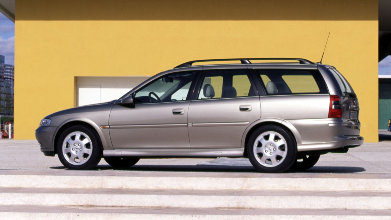 Продажа универсалов б у. Opel Vectra Caravan. Opel Vectra b Caravan 2001. Опель Вектра 2001 универсал. 2001 Opel Vectra b 2.2.