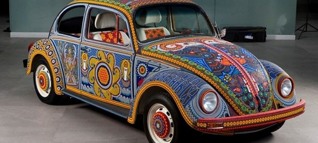 Volkswagen Beetle “Vochol”: un coche de  abalorios y  horas  de dedicación