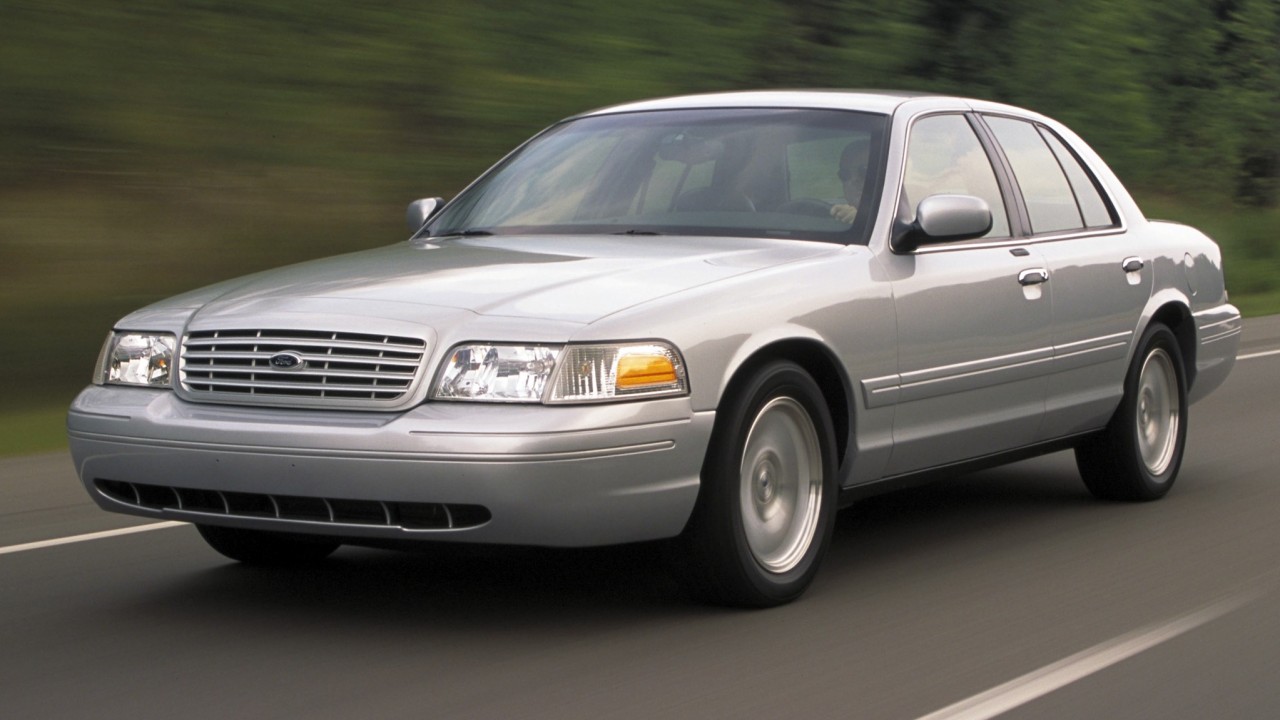 Ford Crown Victoria (1)