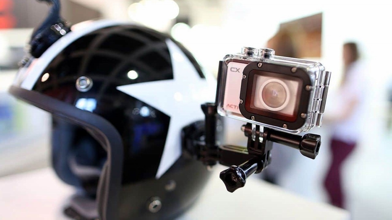 Llevar cámara en el casco de