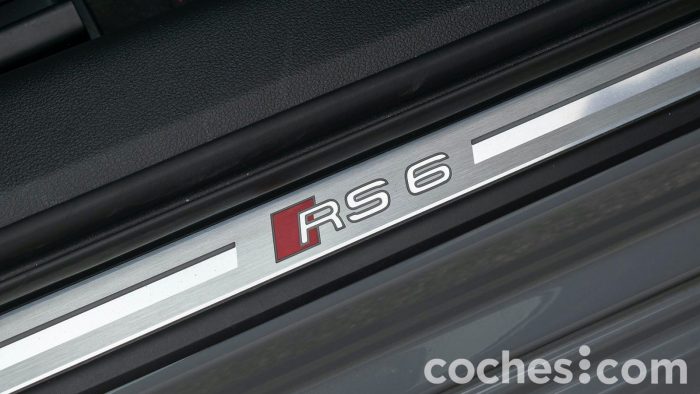 Audi-RS-6-Avant-2021-prueba-interior-5-7