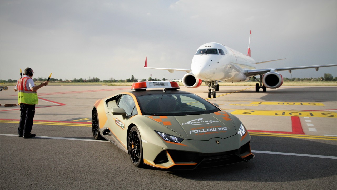 Lamborghini Huracan EVO Follow Me Car Aeropuerto de Bolonia (3)