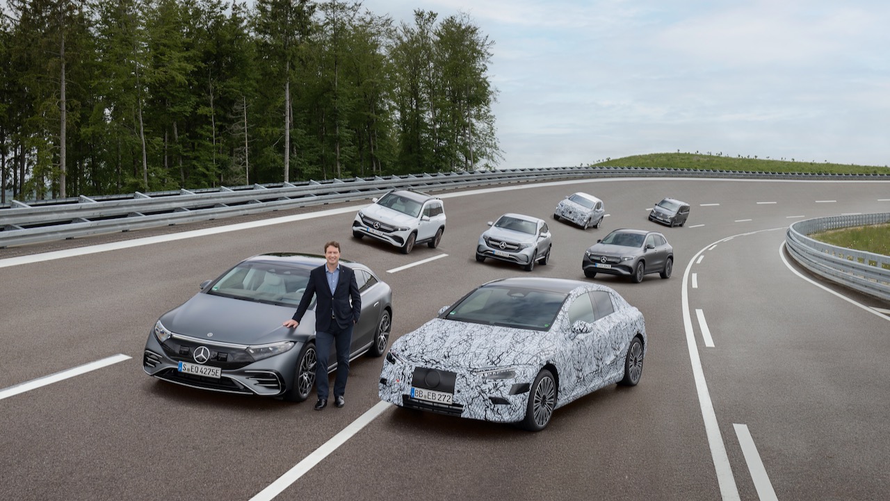 Mercedes-Benz stellt Weichen für vollelektrisches ZeitalterMercedes-Benz prepares to go all-electric