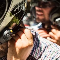 Intercomunicadores de moto: ¿son legales en España?