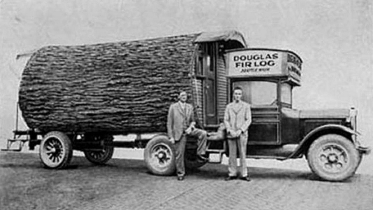 1926 Douglas Fir Log Motorhome (1)