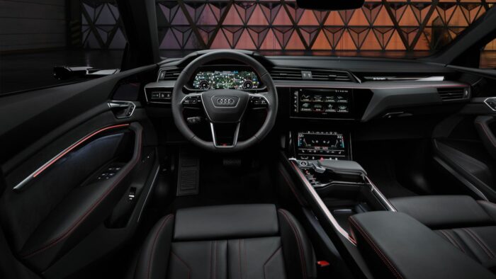 Audi-Q8-e-tron-quattro-2023-interior-5-7