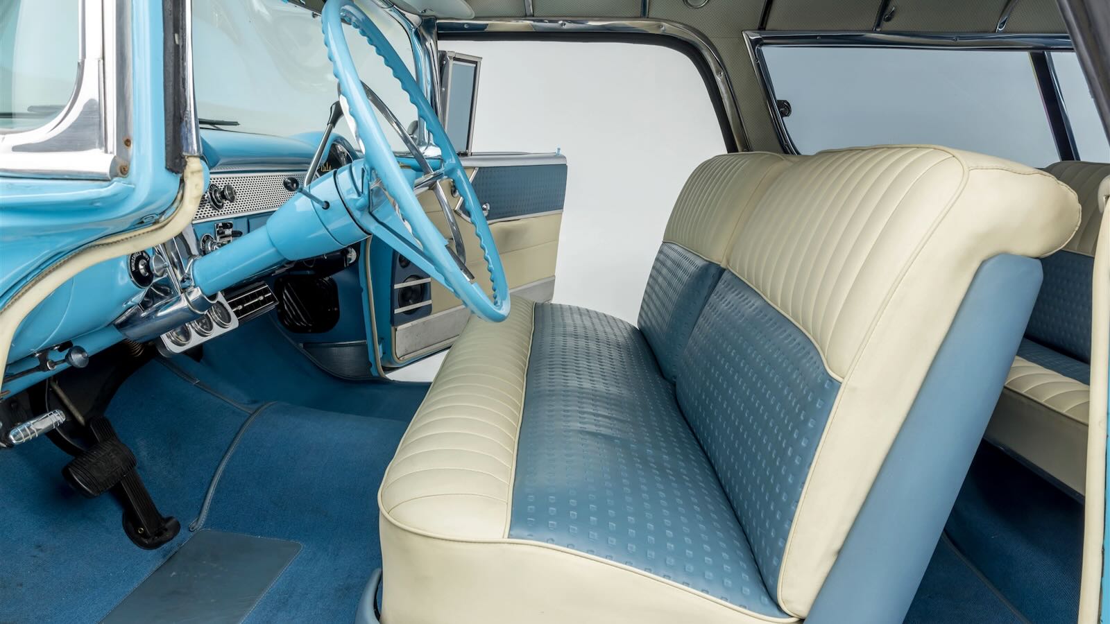 Chevrolet-Bel-Air-Nomad-1955-interior-2.