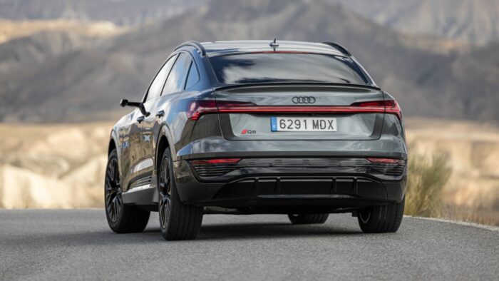 Audi-Q8-Sportback-55-e-tron-pack-Black-2