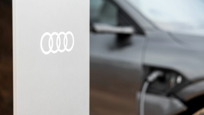 Audi-Q8-Sportback-55-e-tron-pack-Black-d