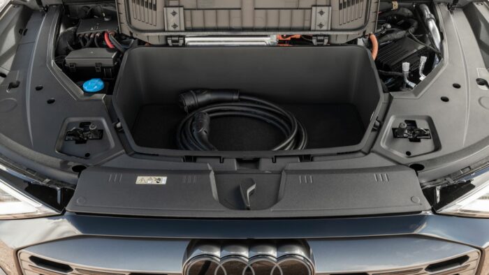 Audi-Q8-Sportback-55-e-tron-pack-Black-m