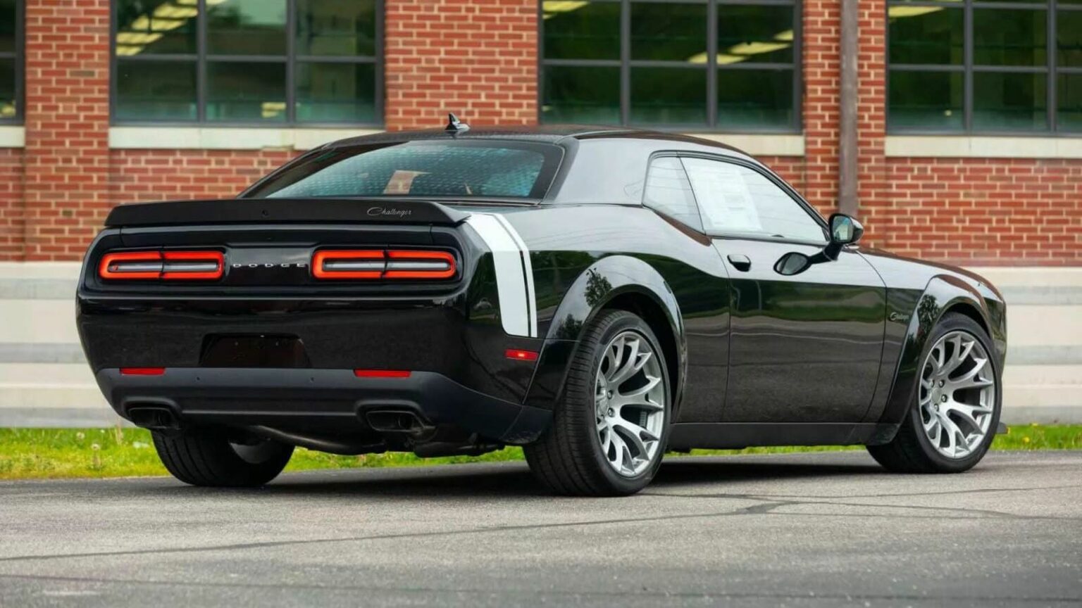 Última llamada para tener un muscle car, el Dodge Challenger Black Ghost