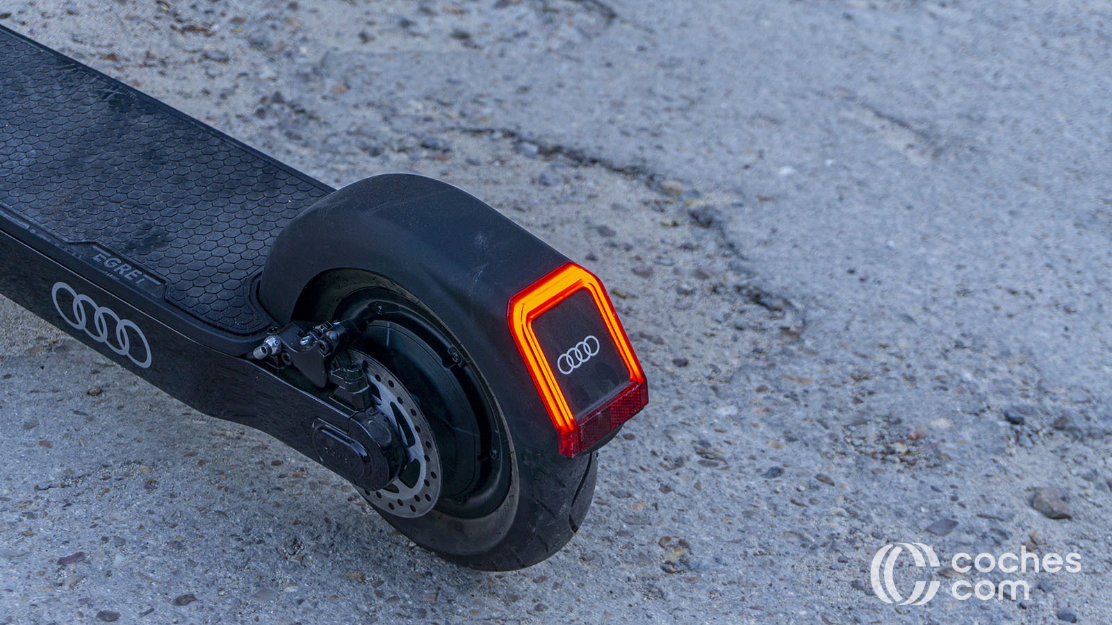 Audi electric kick scooter by Egret ¿cómo es el eléctrico más