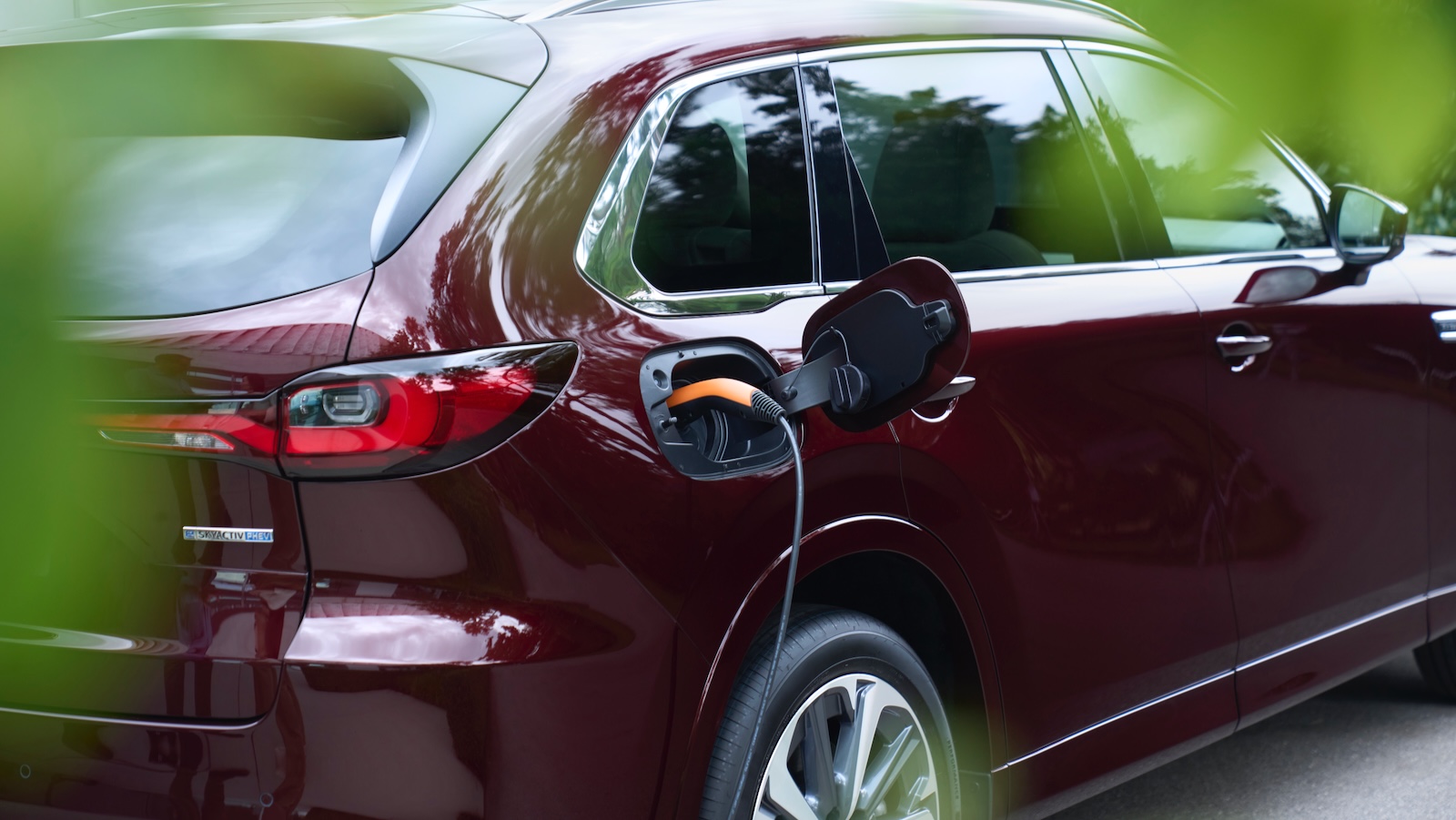 Los fabricantes responden a la menor demanda de coches eléctricos